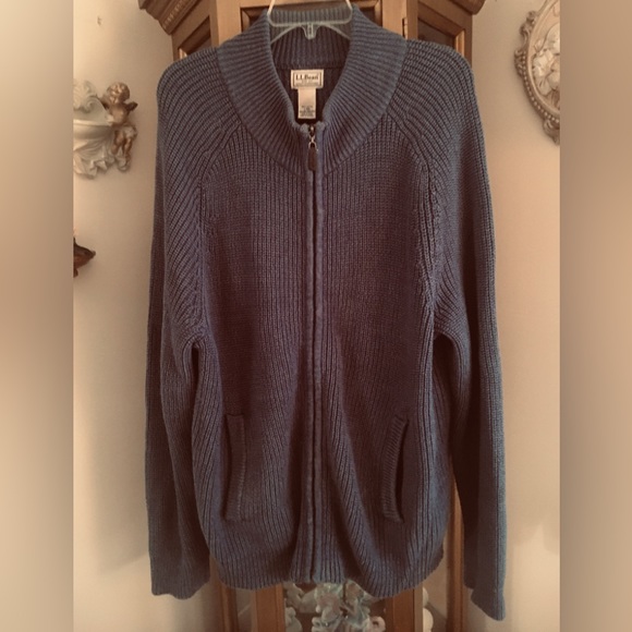 LL Bean long sleeve blue 2 pocket zip up sweater size L